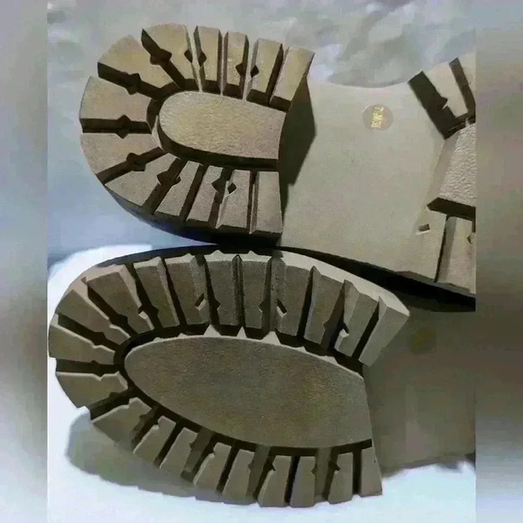 Lucky Brand Eabile Light Brown Leather Chelsea Chunky Lug Ankle Boots - Picture 10 of 13